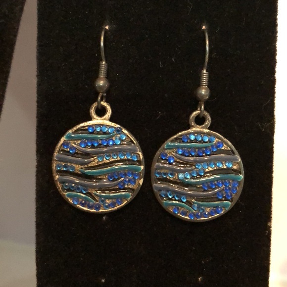 Rhinestone and Matte Silver Necklace & Earring Set - Picture 9 of 10